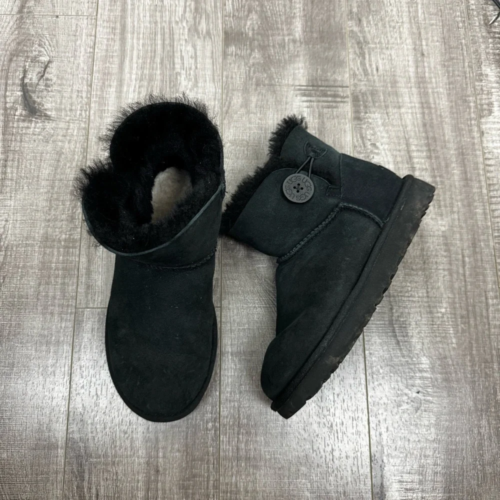 UGG Mini Bailey Button II Boots Black Size 6